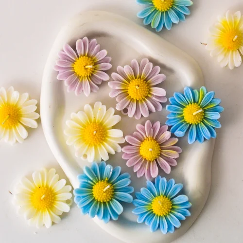 Daisy Decorative Floating Candle