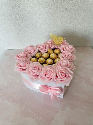 Luxury-Pink-Rose-Ferrero-Rocher-Heart-Box.