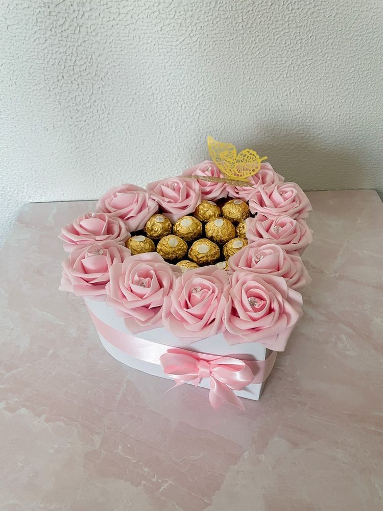 Luxury-Pink-Rose-Ferrero-Rocher-Heart-Box.