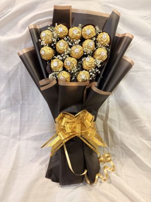 16 ferrero rocher chocolates in a bouquet